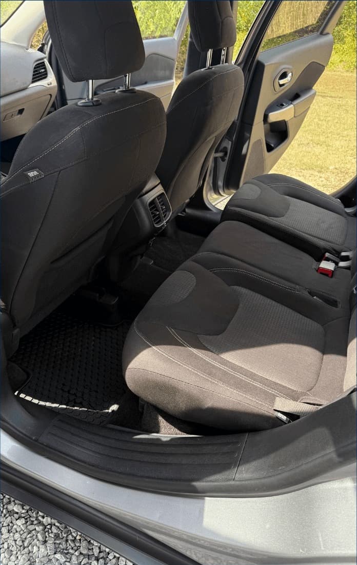 The same rear bench seat and floor with all pet hair extracted